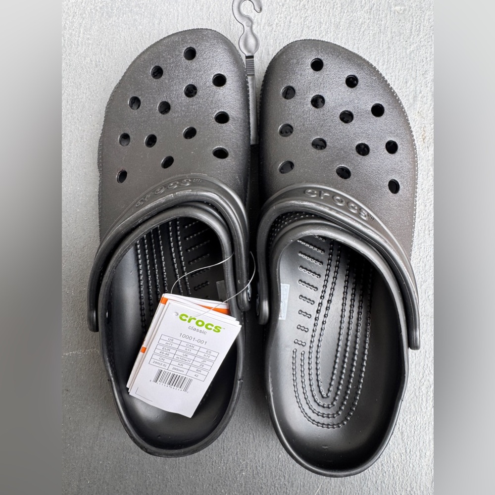 New With Tag CROCS
Black Color